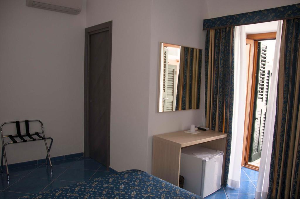 B&B La Terrazza Sul Porto Ponza Exteriér fotografie